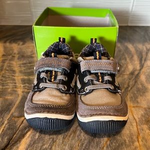 Stride rite Mosby baby boy 5.5M casual sneakers